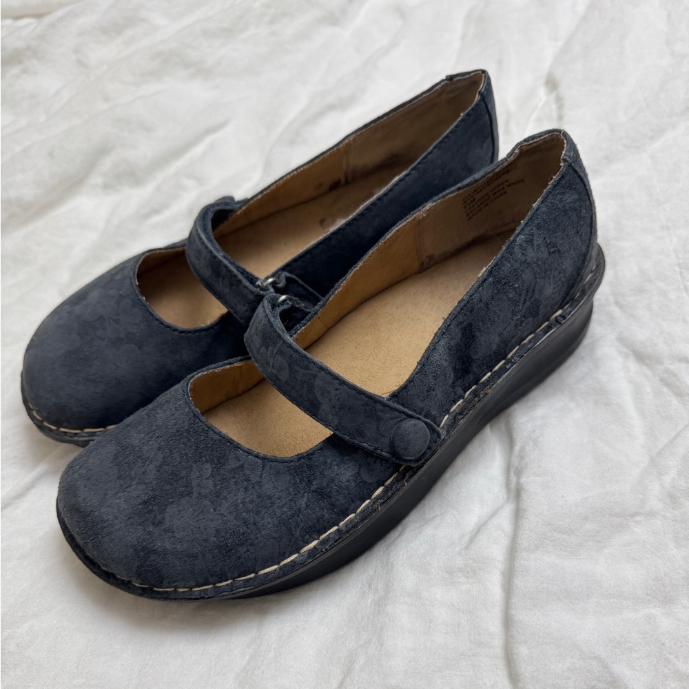 Vintage Y2K White Mountain Blue Leather Mary Jane Loafers Size 8.5 Whimsical